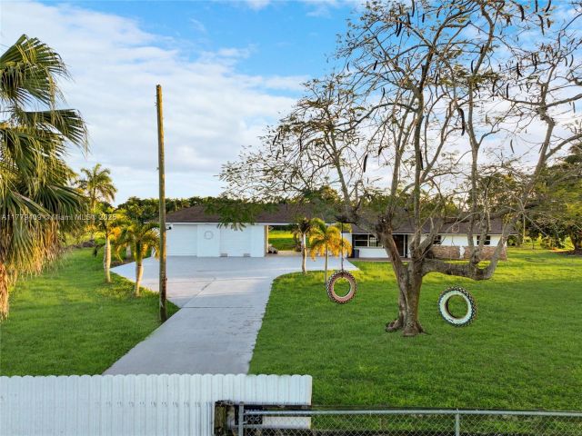 Home for rent at 20000 SW 216th St - photo 5900306