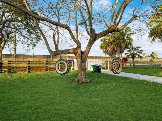 Home for rent at 20000 SW 216th St - photo 5900307