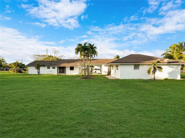 Home for rent at 20000 SW 216th St - photo 5900312