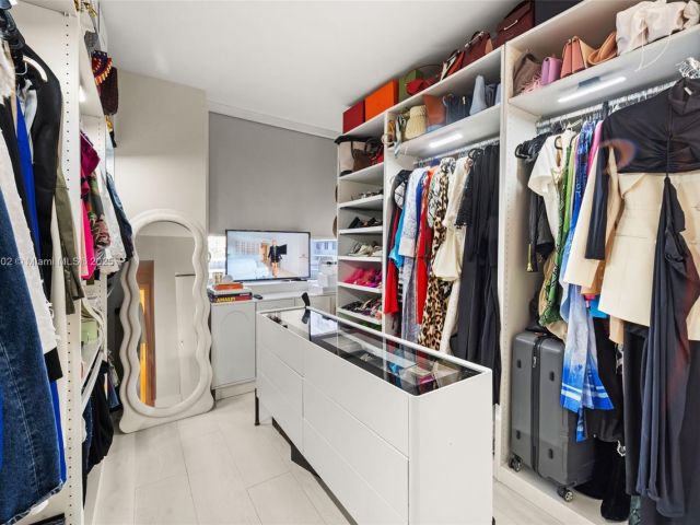 Apartment for sale  Unit #1019 - photo 5907405