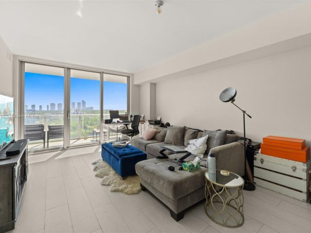 Apartment for sale  Unit #1019 - photo 5907413