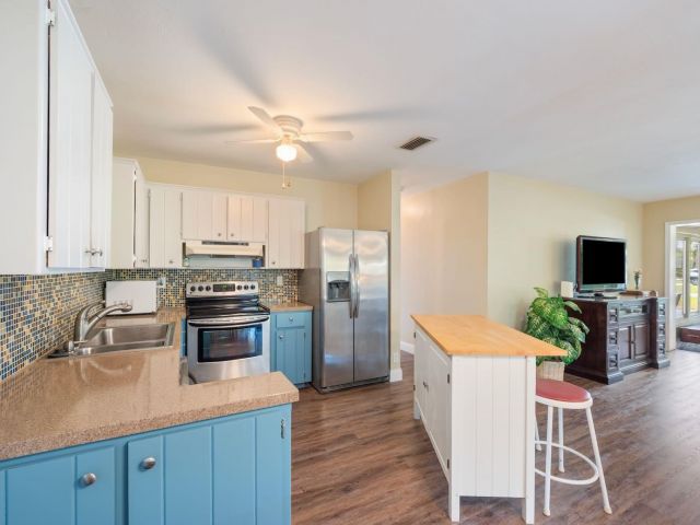 Home for sale at 2113 NE 29th Ct - photo 5984966