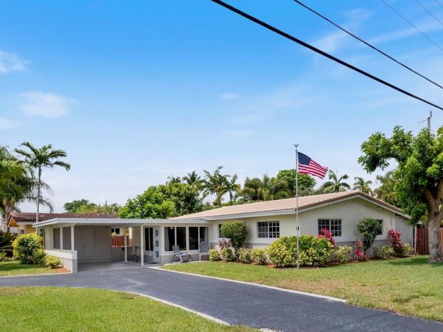 Home for sale at 2113 NE 29th Ct - photo 5984973