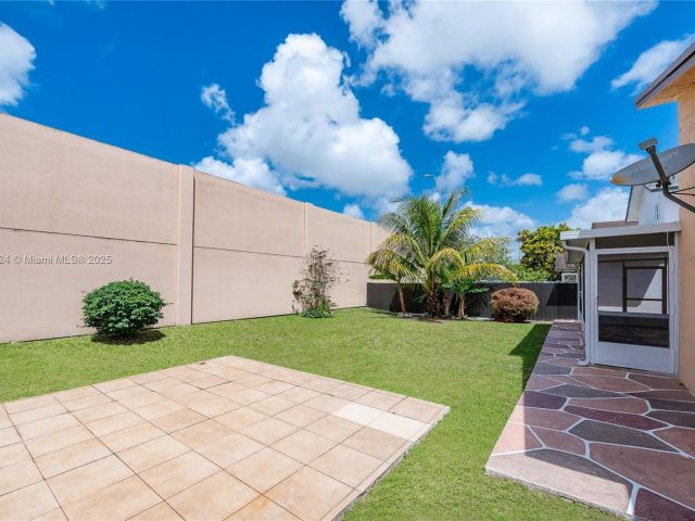 Home for sale at 1007 NW 106th Ave Cir - photo 6102632