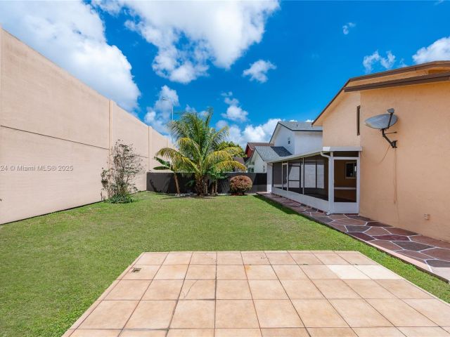 Home for sale at 1007 NW 106th Ave Cir - photo 6102634