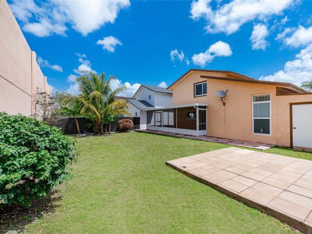 Home for sale at 1007 NW 106th Ave Cir - photo 6102635