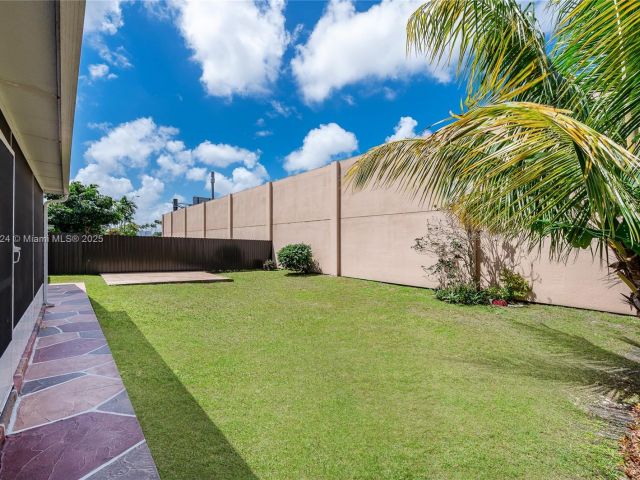 Home for sale at 1007 NW 106th Ave Cir - photo 6102641