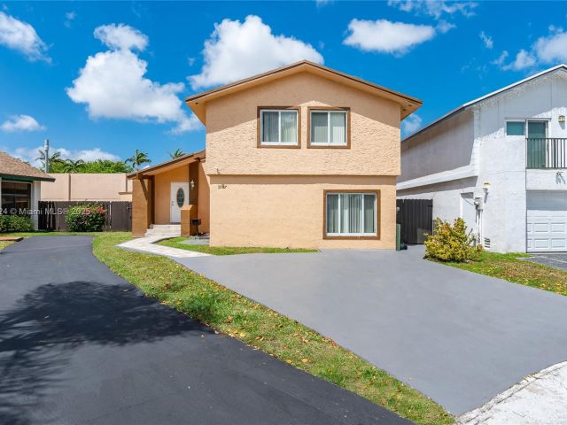 Home for sale at 1007 NW 106th Ave Cir - photo 6102648