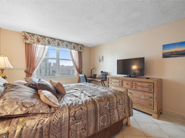 Apartment for rent  Unit #1124 - photo 5920377