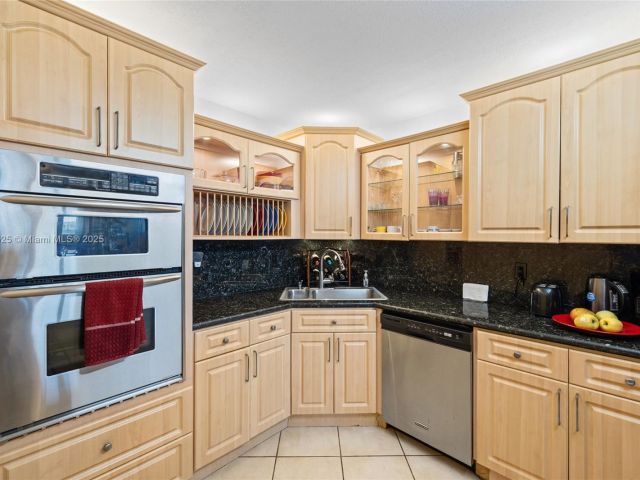 Apartment for rent  Unit #1124 - photo 5920382