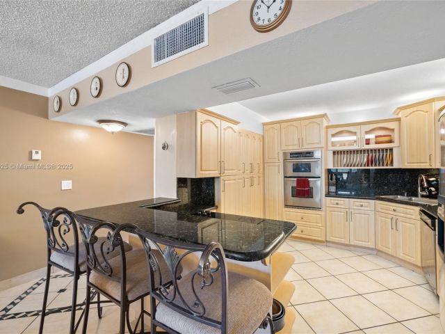 Apartment for rent  Unit #1124 - photo 5920385