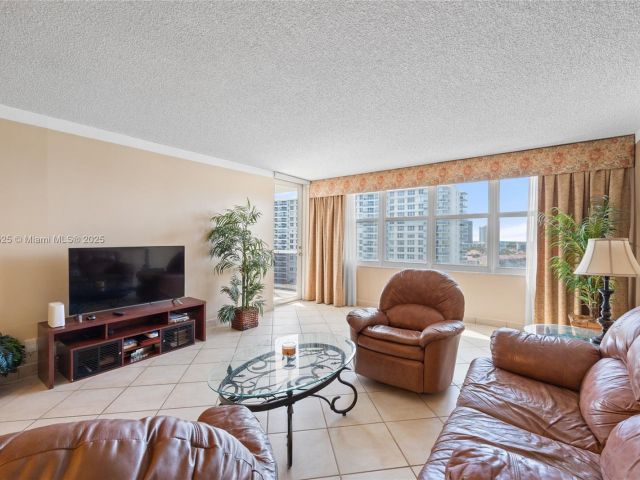 Apartment for rent  Unit #1124 - photo 7437174