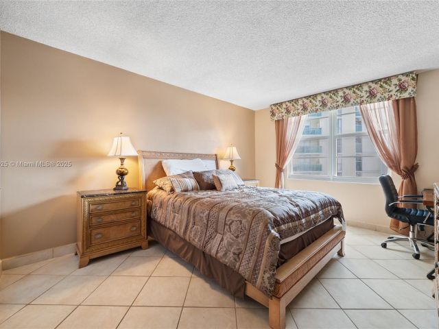 Apartment for rent  Unit #1124 - photo 7437185