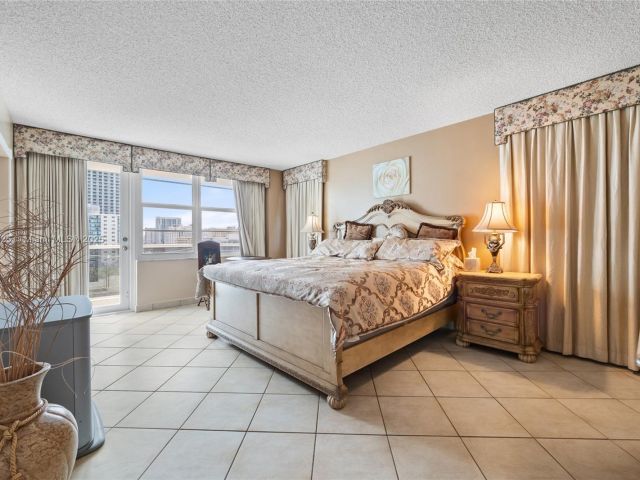 Apartment for rent  Unit #1124 - photo 7437188