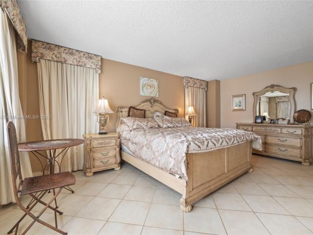 Apartment for rent  Unit #1124 - photo 7437193