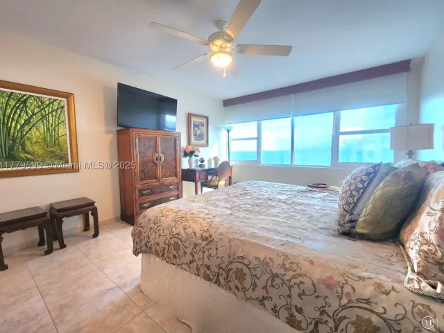 2-bedroom condo for rent in Hollywood - 3505 S Ocean Dr 1214 - MondialRealty
