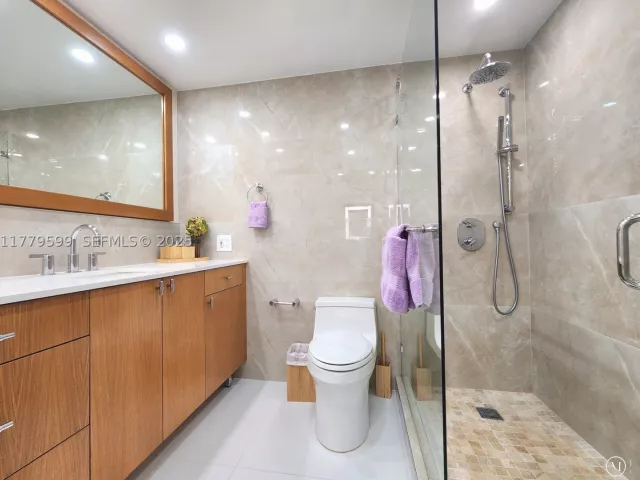 2-bedroom condo for rent in Hollywood - 3505 S Ocean Dr 1214 - MondialRealty