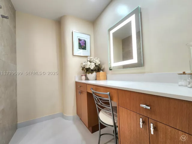2-bedroom condo for rent in Hollywood - 3505 S Ocean Dr 1214 - MondialRealty