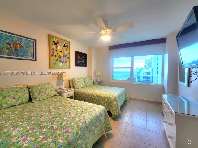 2-bedroom condo for rent in Hollywood - 3505 S Ocean Dr 1214 - MondialRealty