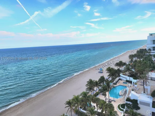 2-bedroom condo for rent in Hollywood - 3505 S Ocean Dr 1214 - MondialRealty