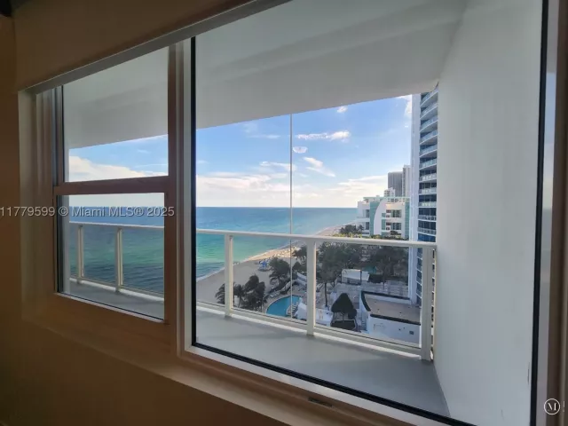 2-bedroom condo for rent in Hollywood - 3505 S Ocean Dr 1214 - MondialRealty