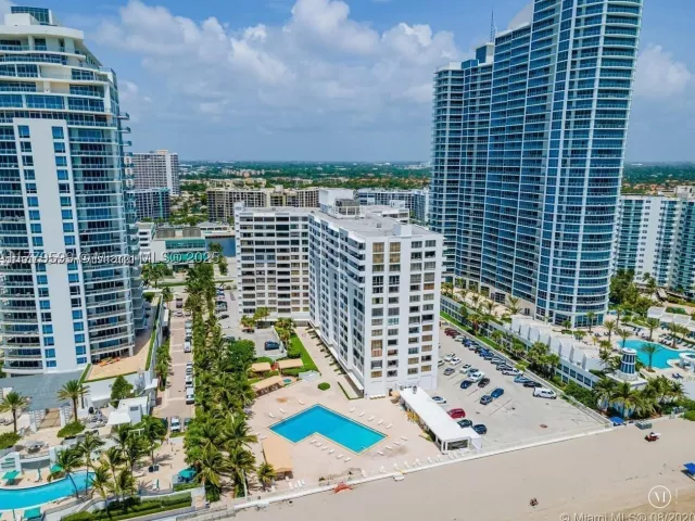 2-bedroom condo for rent in Hollywood - 3505 S Ocean Dr 1214 - MondialRealty