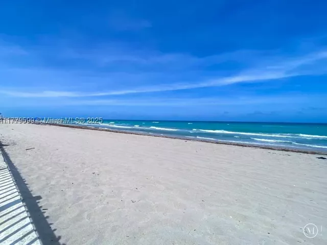 2-bedroom condo for rent in Hollywood - 3505 S Ocean Dr 1214 - MondialRealty