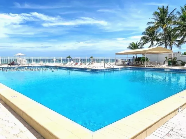 2-bedroom condo for rent in Hollywood - 3505 S Ocean Dr 1214 - MondialRealty