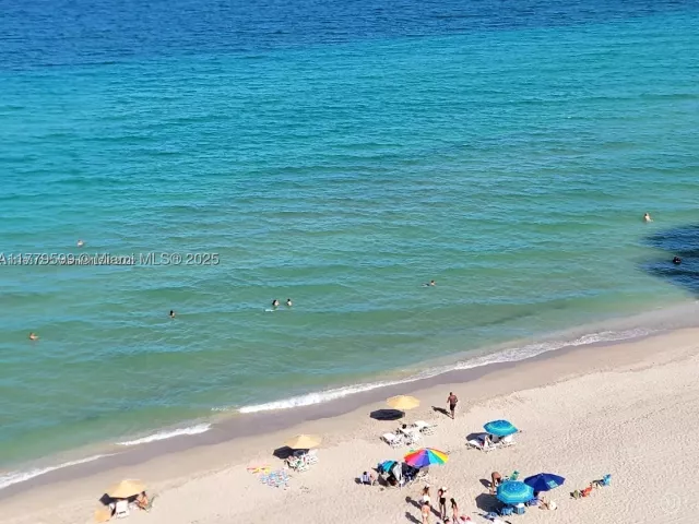 2-bedroom condo for rent in Hollywood - 3505 S Ocean Dr 1214 - MondialRealty