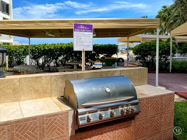 2-bedroom condo for rent in Hollywood - 3505 S Ocean Dr 1214 - MondialRealty