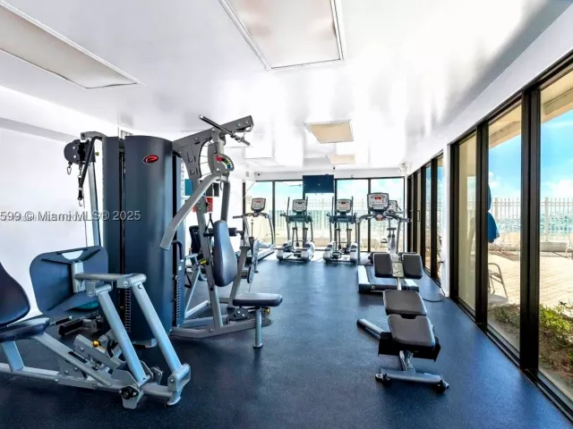 2-bedroom condo for rent in Hollywood - 3505 S Ocean Dr 1214 - MondialRealty