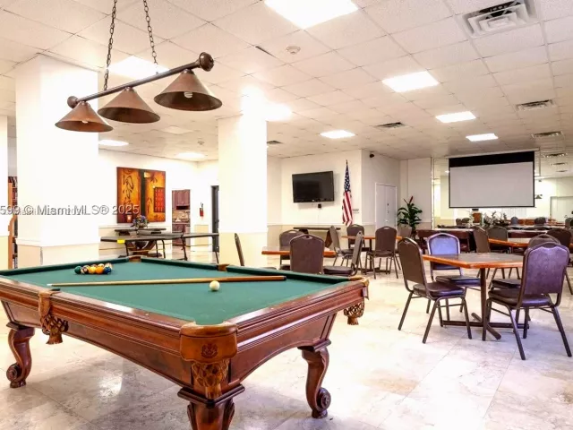 2-bedroom condo for rent in Hollywood - 3505 S Ocean Dr 1214 - MondialRealty