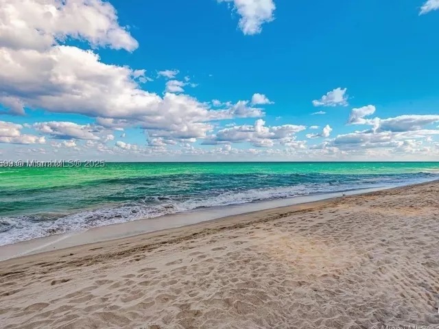 2-bedroom condo for rent in Hollywood - 3505 S Ocean Dr 1214 - MondialRealty