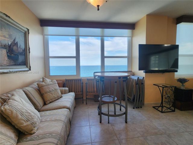 Apartment for rent  Unit #1214 - photo 5901676