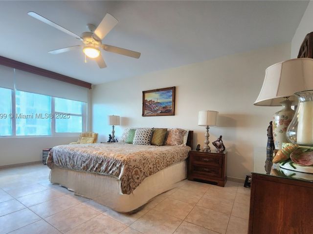 2-bedroom condo for rent in Hollywood - 3505 S Ocean Dr 1214 - MondialRealty