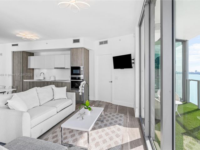 Apartment for sale  Unit #1609 - photo 5925746