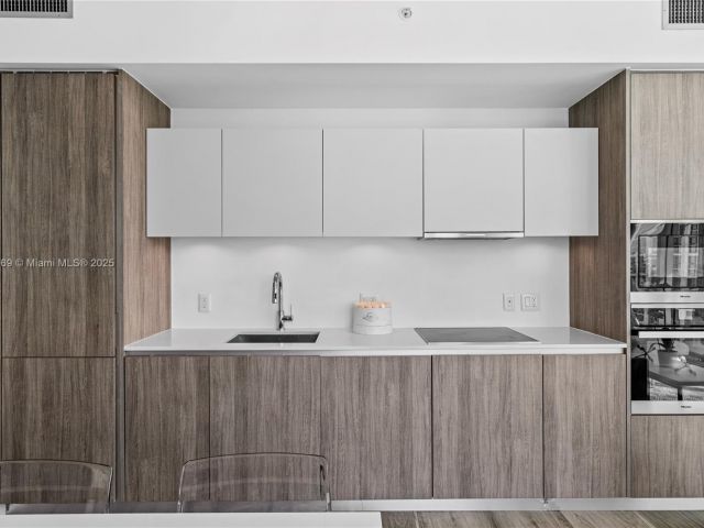 Apartment for sale  Unit #1609 - photo 5925748