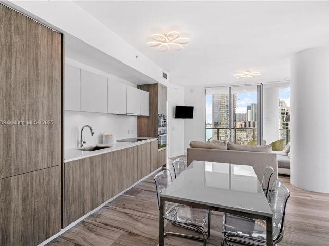 Apartment for sale  Unit #1609 - photo 5925749