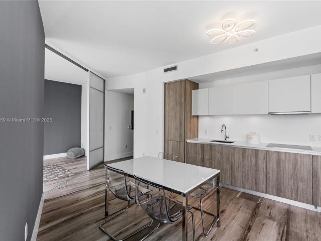 Apartment for sale  Unit #1609 - photo 5925751