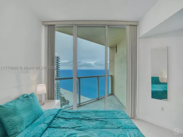 1-bedroom condo for rent in Sunny Isles Beach - 16699 Collins Ave 2305 - MondialRealty