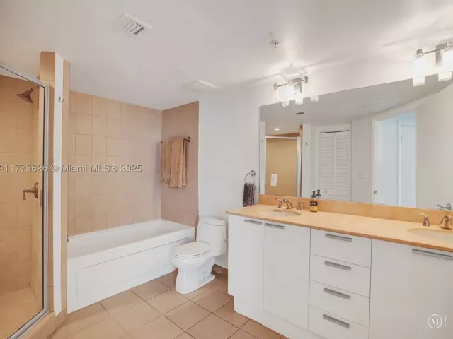 1-bedroom condo for rent in Sunny Isles Beach - 16699 Collins Ave 2305 - MondialRealty