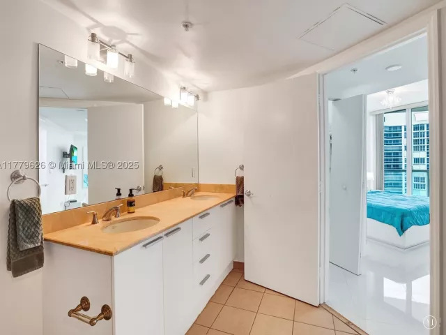 1-bedroom condo for rent in Sunny Isles Beach - 16699 Collins Ave 2305 - MondialRealty