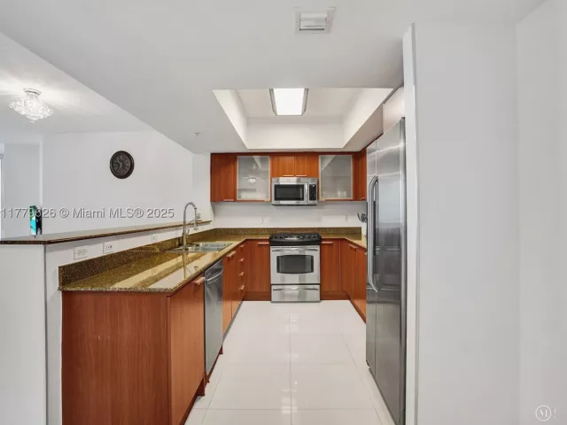 1-bedroom condo for rent in Sunny Isles Beach - 16699 Collins Ave 2305 - MondialRealty