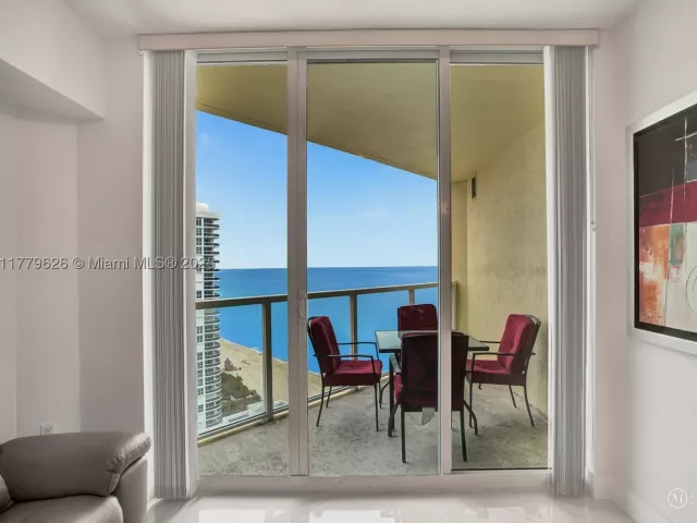 1-bedroom condo for rent in Sunny Isles Beach - 16699 Collins Ave 2305 - MondialRealty