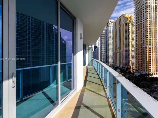 Apartment for sale  Unit #1502 - photo 5910797