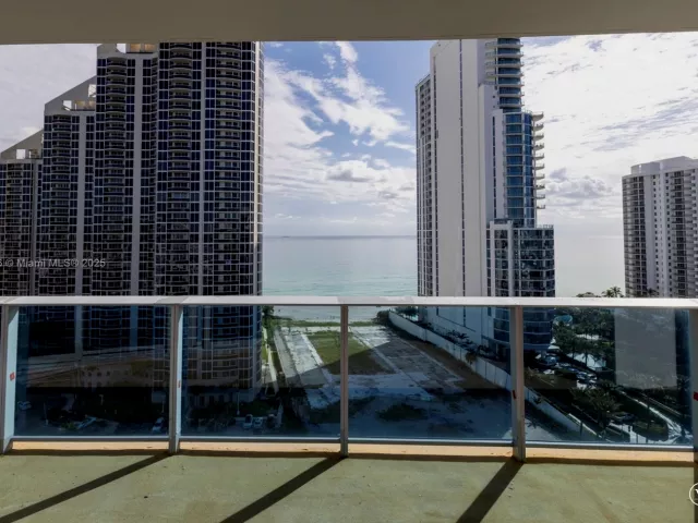 Apartment for sale  Unit #1502 - photo 5910799