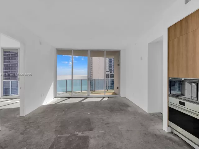 Apartment for sale  Unit #1502 - photo 5910803