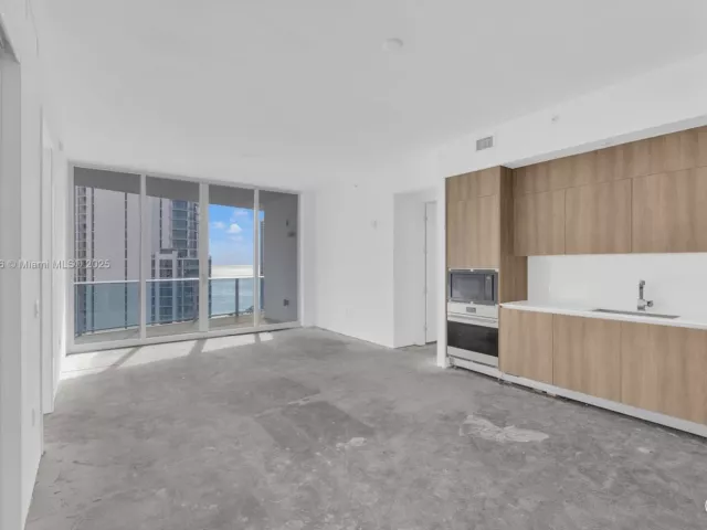 Apartment for sale  Unit #1502 - photo 5910805