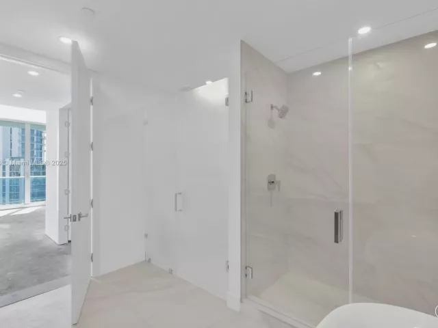 Apartment for sale  Unit #1502 - photo 5910787