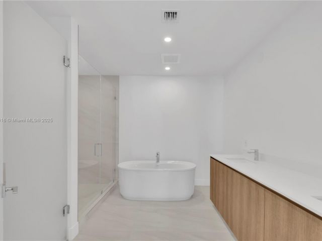 Apartment for sale  Unit #1502 - photo 5910788